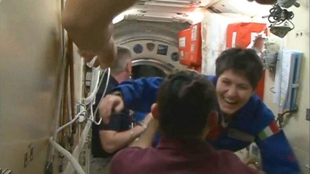 Samantha Cristoforetti appena entrata nella stazione spaziale internazionale il 24 novembre scorso.