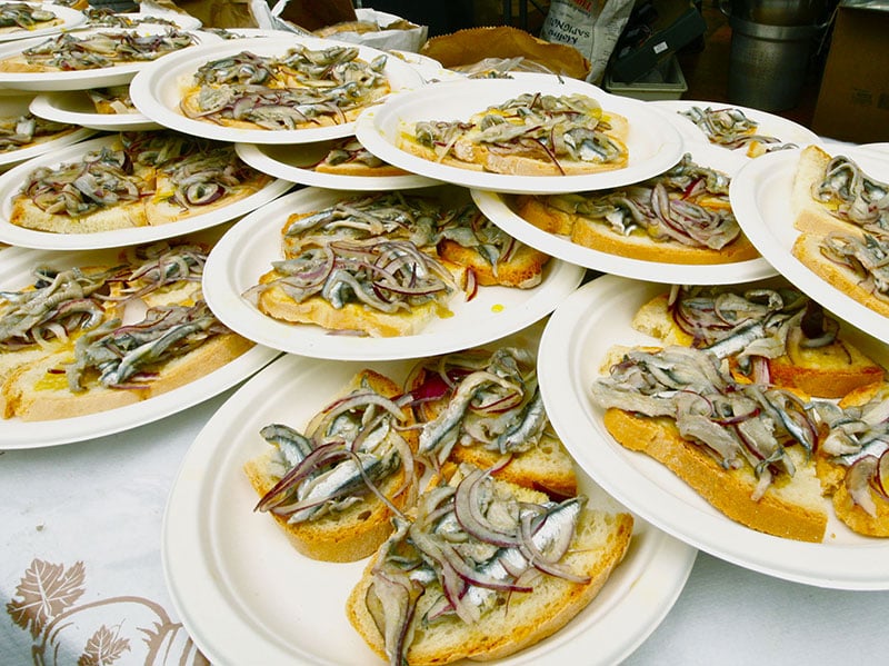 E Cesenatico Si Trasforma In Un Ristorante Di Pesce A Cielo Aperto