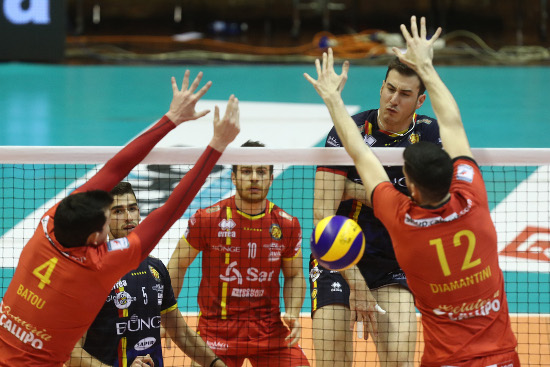 VOLLEY PALLAVOLO. BUNGE RAVENNA TONNO CALLIPO VIBO VALENTIA