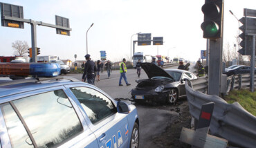 Un incidente all'incrocio tra Adriatica e Ravegnana 