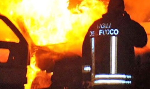Auto In Fiamme