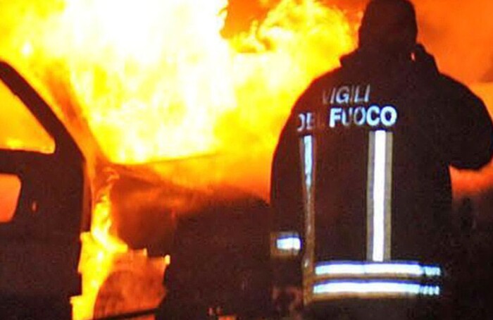 Auto In Fiamme