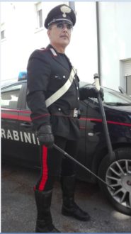 Il manganello sequestato dai carabinieri