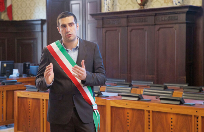 RAVENNA 21/06/16. MICHELE DE PASCALE FIRMA DA SINDACO