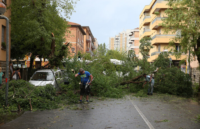 RAVENNA 28/06/17. NUBIFRAGIO, DANNI CAUSATI DA VENTO E PIOGGIA