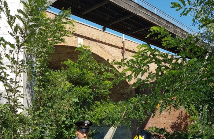Il salvataggio di carabinieri e vigili