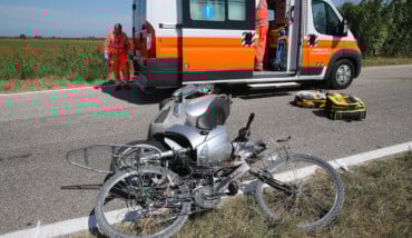 RAVENNA 30/07/17. INCIDENTE BICI MOTO A LIDO ADRIANO IN VIALE MANZONI