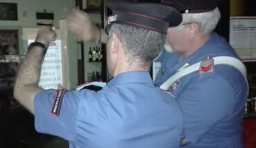 I carabinieri mettono i sigilli al bar