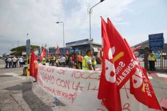 RAVENNA 27/08/17. GLI OPERAI DELLA LOGISTICA FERRARI BLOCCANO LÕ INGRESSO ALLA MARCEGAGLIA