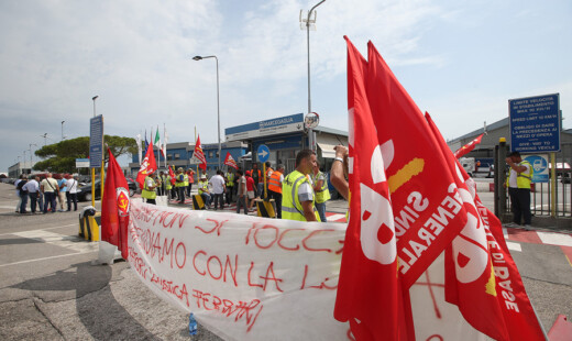 RAVENNA 27/08/17. GLI OPERAI DELLA LOGISTICA FERRARI BLOCCANO LÕ INGRESSO ALLA MARCEGAGLIA