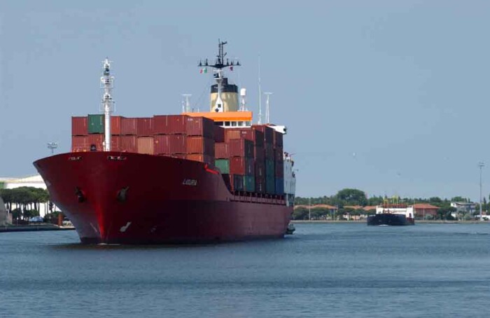 2120 Navi Al Porto