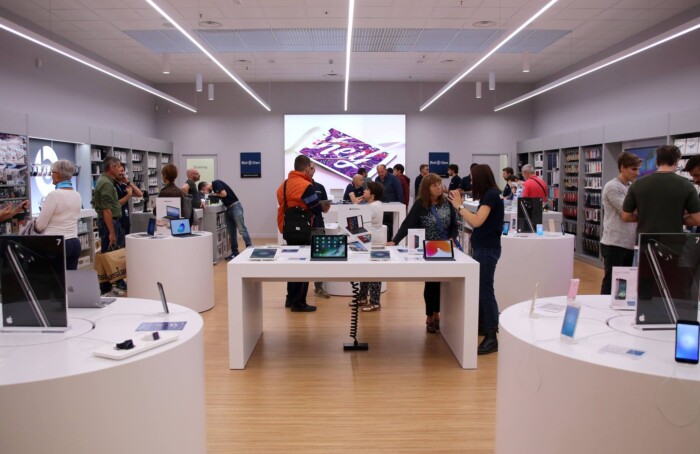 L'inaugurazione del Med Store al centro commerciale Esp