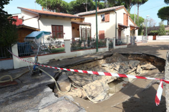 RAVENNA 28/09/17. VORAGINE IN VIA CHIAPPINI A CERVIA A SEGUITO DELLA ROTTURA DI UNA CONDOTTA DELLÕ ACQUA