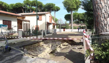 RAVENNA 28/09/17. VORAGINE IN VIA CHIAPPINI A CERVIA A SEGUITO DELLA ROTTURA DI UNA CONDOTTA DELL’ ACQUA