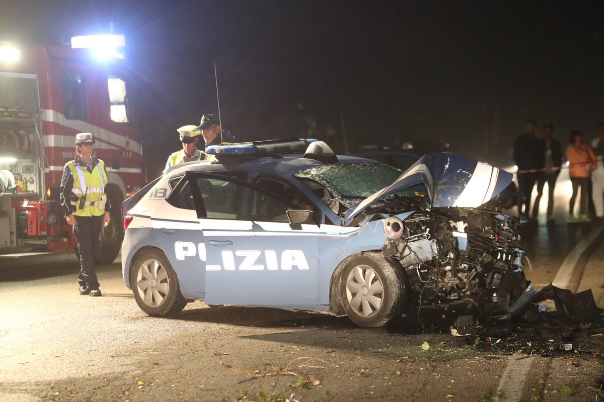 Schianto nella notte: muoiono due agenti di polizia Polizia di stato ravenna