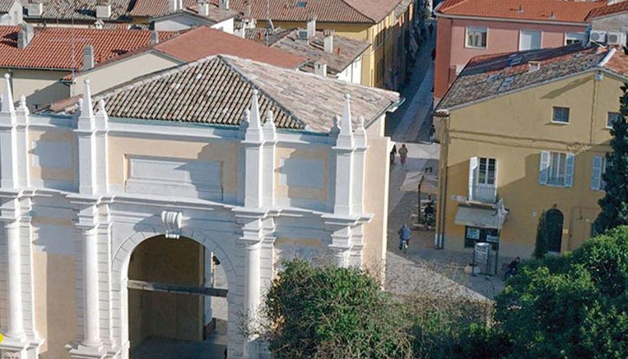 Porta Adriana