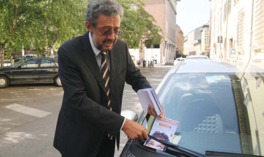 SINDACO MATTEUCCI VOLANTINAGGIO IN CENTRO SIRIO 04 08 07