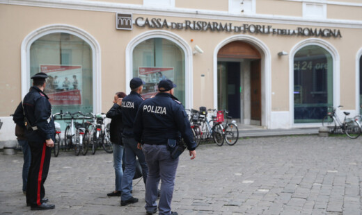 RAVENNA 19/10/17. TENTATA RAPINA CASSA DEI RISPARMI DI FORLI’ E DELLA ROMAGNA IN PIAZZA DELL’ AQUILA