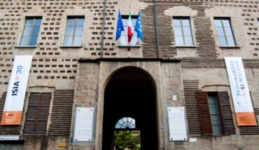 Esterno Isia Con Entrata Corso Mazzini