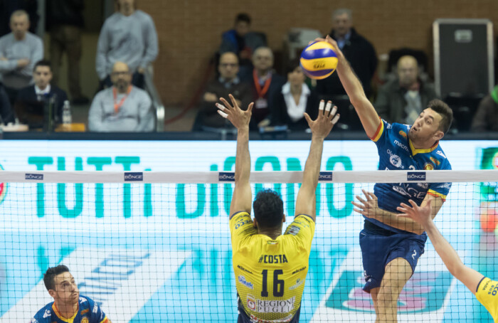 VOLLEY PALLAVOLO. Bunge Ravenna BCC Castellana Grotte 3 0.
