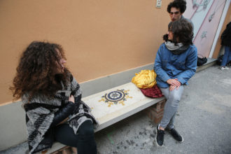 Le panchine del dialogo in via Salara