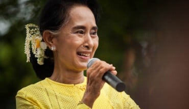 Aung San Suu Kyi Visits Kawhmu During Campaign Trail
