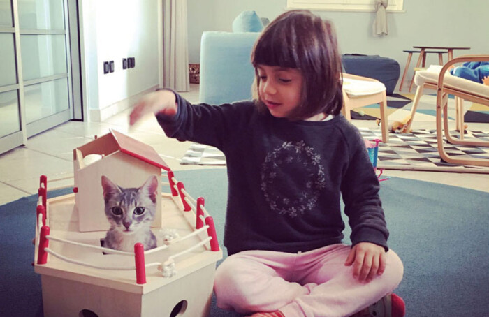Bimba Con Gatto