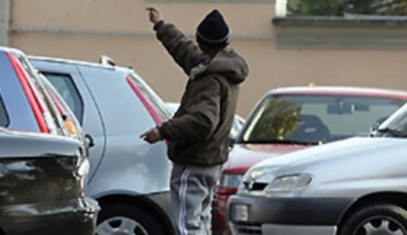 Parcheggiatore Abusivo Aggredisce Motociclista 1588711