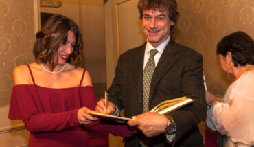Alberto Angela firma autografi