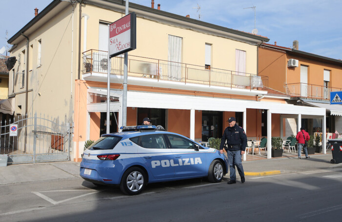 RAVENNA 16/02/2018. QUESTURA DI RAVENNA. LA POLIZIA CHIUDE IL BAR CENTRALE DI PORTO FUORI