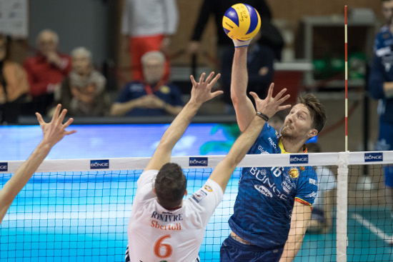 VOLLEY PALLAVOLO. Bunge Ravenna Revivre Milano 0 3.