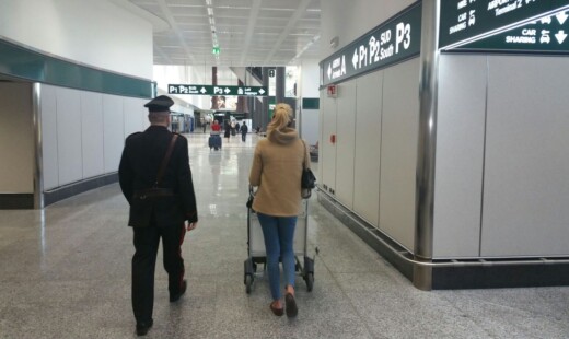 I carabinieri hanno rimpatriato la trans a Fiumicino
