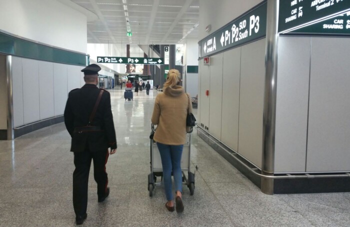 I carabinieri hanno rimpatriato la trans a Fiumicino