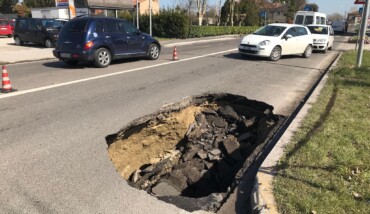 La voragine di via Faentina