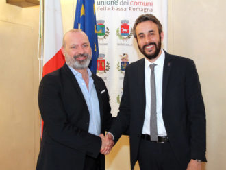 Il Presidente Della RER Stefano Bonaccini Insieme A Luca Piovaccari