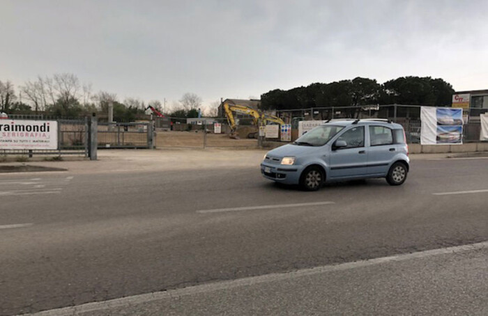 Ingresso Ex Francia In Discesa Dal Ponte Nuovo Sullo Sfondo Il Cantiere Despar