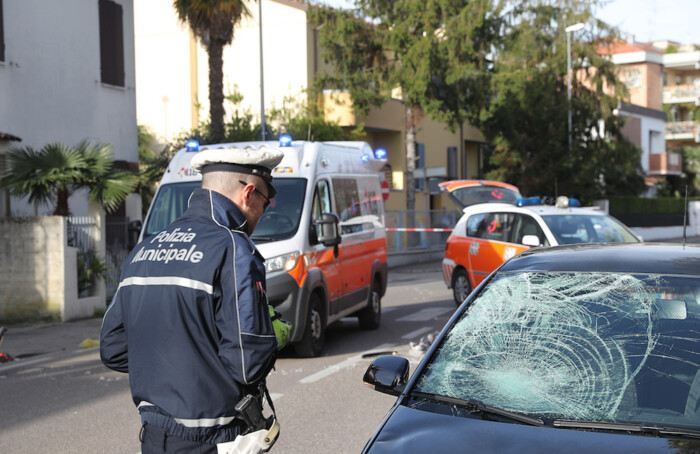 RAVENNA 3/04/18. INCIDENTE IN VIA MANGAGNINA, CICLISTA INVESTITO