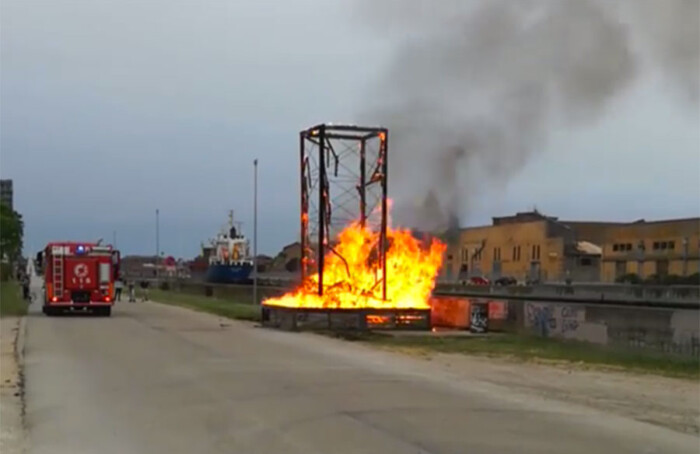 Incendio Faro Darsena