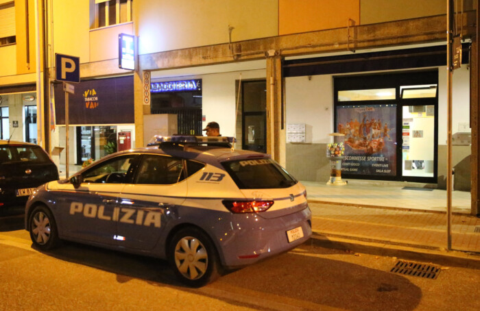 RAVENNA 24/06/2018. RAPINA Alla Sala Gioco Enjoy Bet Di Via Panfilia