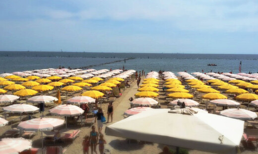 Spiaggia Con Canoa2