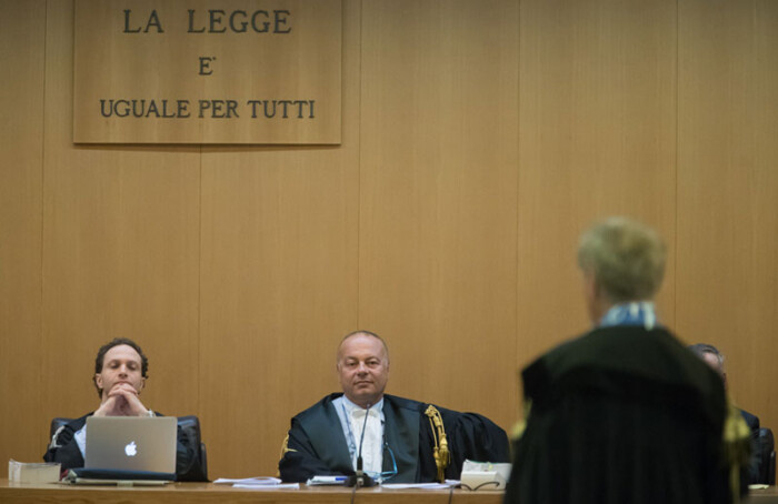Al centro il giudice Schiaretti