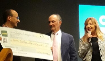Consegna Assegno All'onlus Il Mantello Vetri