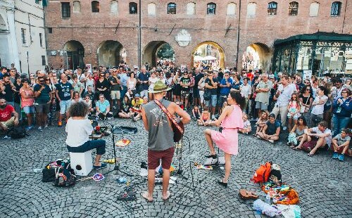 Buskers