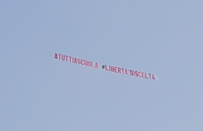 No Vax Striscione