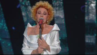 1517951834531.180206 2015 FESTIVAL SANREMO 1 SERATA.01 Frame 177848