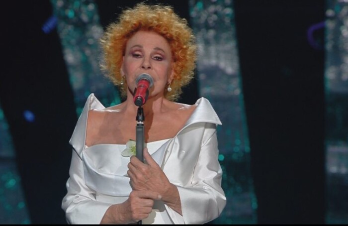 1517951834531.180206 2015 FESTIVAL SANREMO 1 SERATA.01 Frame 177848