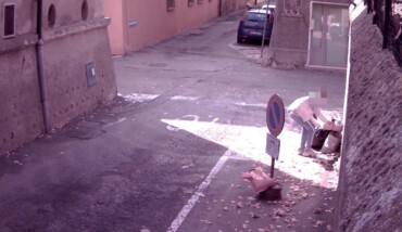 Abbandono Rifiuti In Centro Storico A Massa Lombarda, Ottobre 2018 (2)