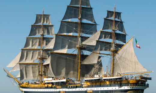 Nave Amerigo Vespucci