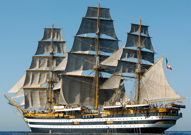 Nave Amerigo Vespucci
