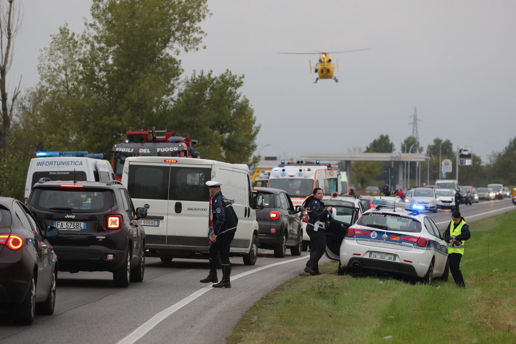 RAVENNA 16/10/2018. INCIDENTE IN VIALE EUROPA, 3 MEZZI COINVOLTI